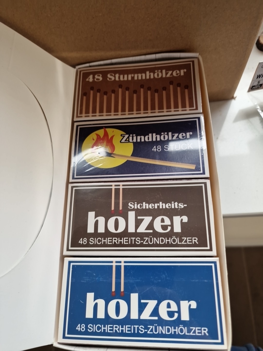 16 Packungen Streichhölzer