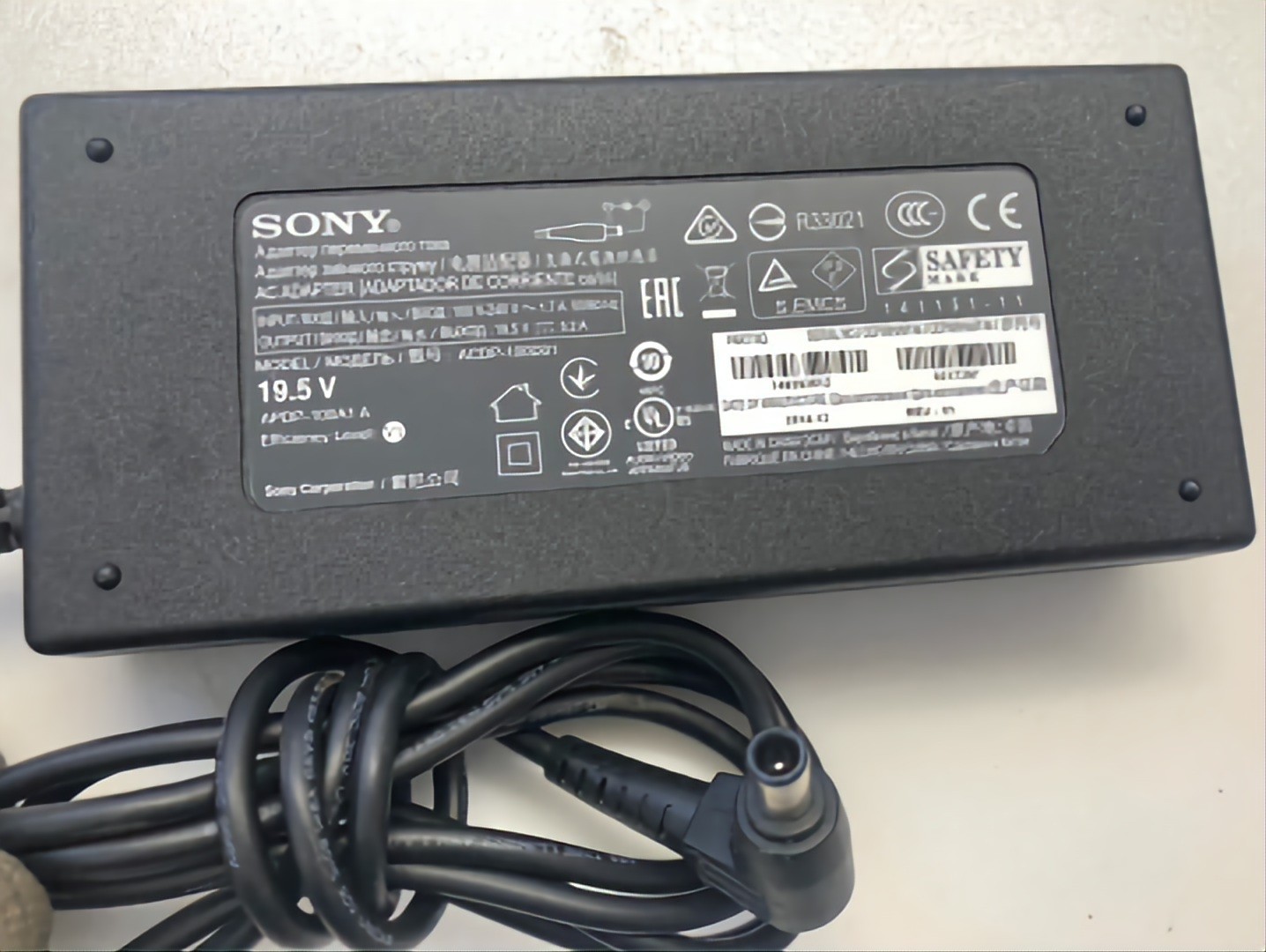 Sony APDP-100A1 AC Adapter 19,5V = 5,2A für Sony TV / Notebook's / Laptop's