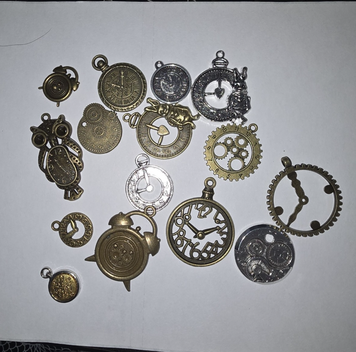 Steampunk Anhänger Set – Bastelzubehör mit Zahnrädern und Uhrendesign